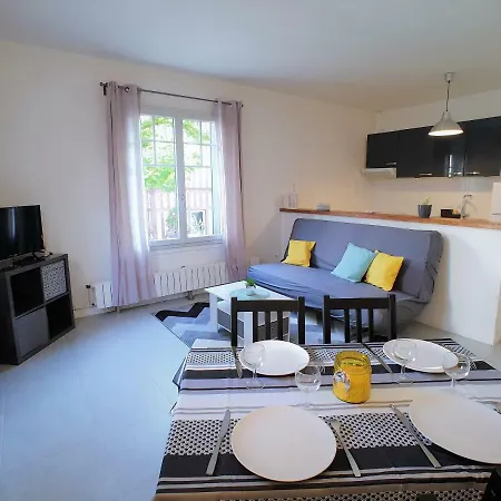 Au 36, Les Apparts Hotel Joigny Exterior photo
