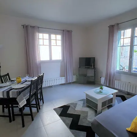 Au 36, Les Apparts Hotel Joigny Exterior photo