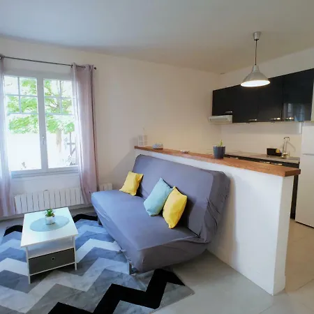 Au 36, Les Apparts Hotel Joigny Exterior photo