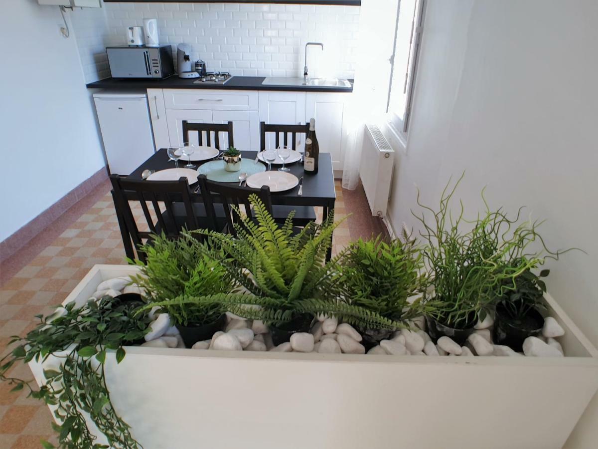 Au 36, Les Apartment *